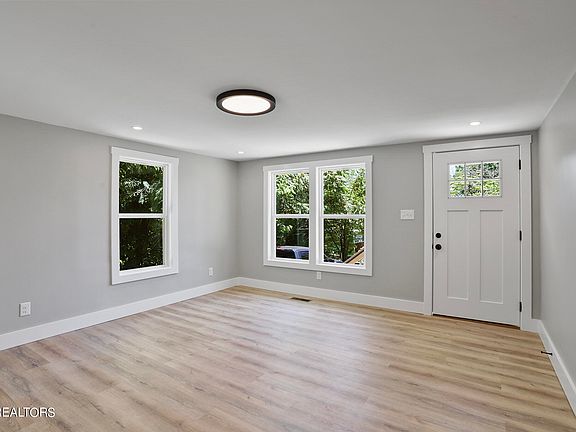 4th image of 1613 Brown Ave