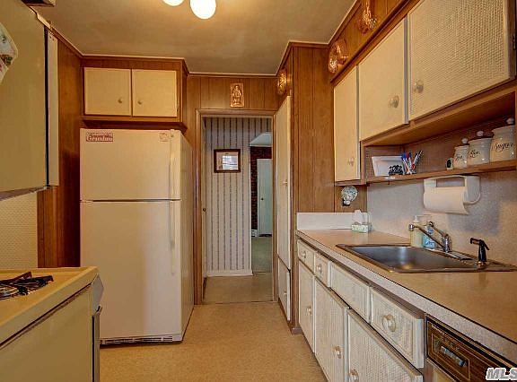 4th image of 283 Caryl Dr