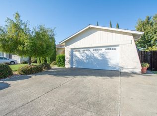 1055 Woodridge Dr, Vacaville, CA