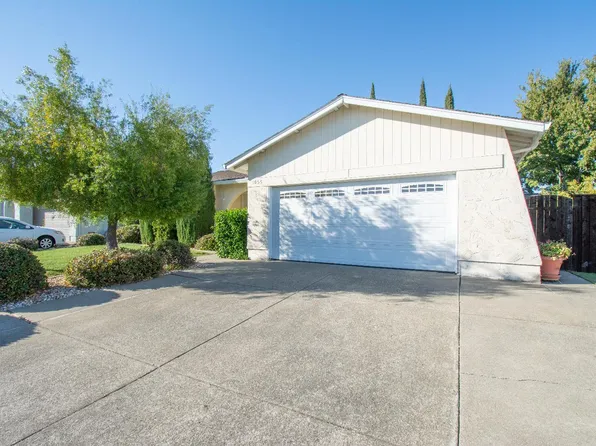 1055 Woodridge Dr, Vacaville, CA 95687