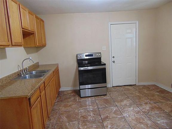 3rd image of 1822 Lea Crest Dr