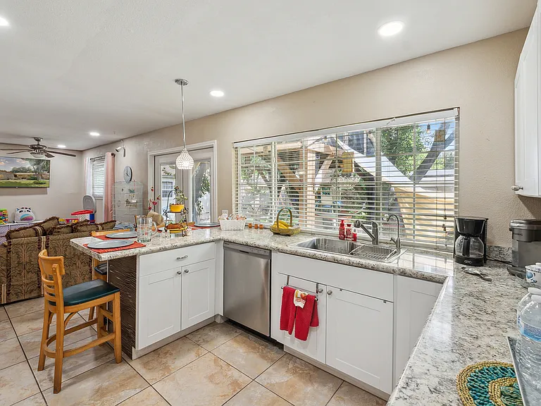 6738 Spring Manor St — Photo 10