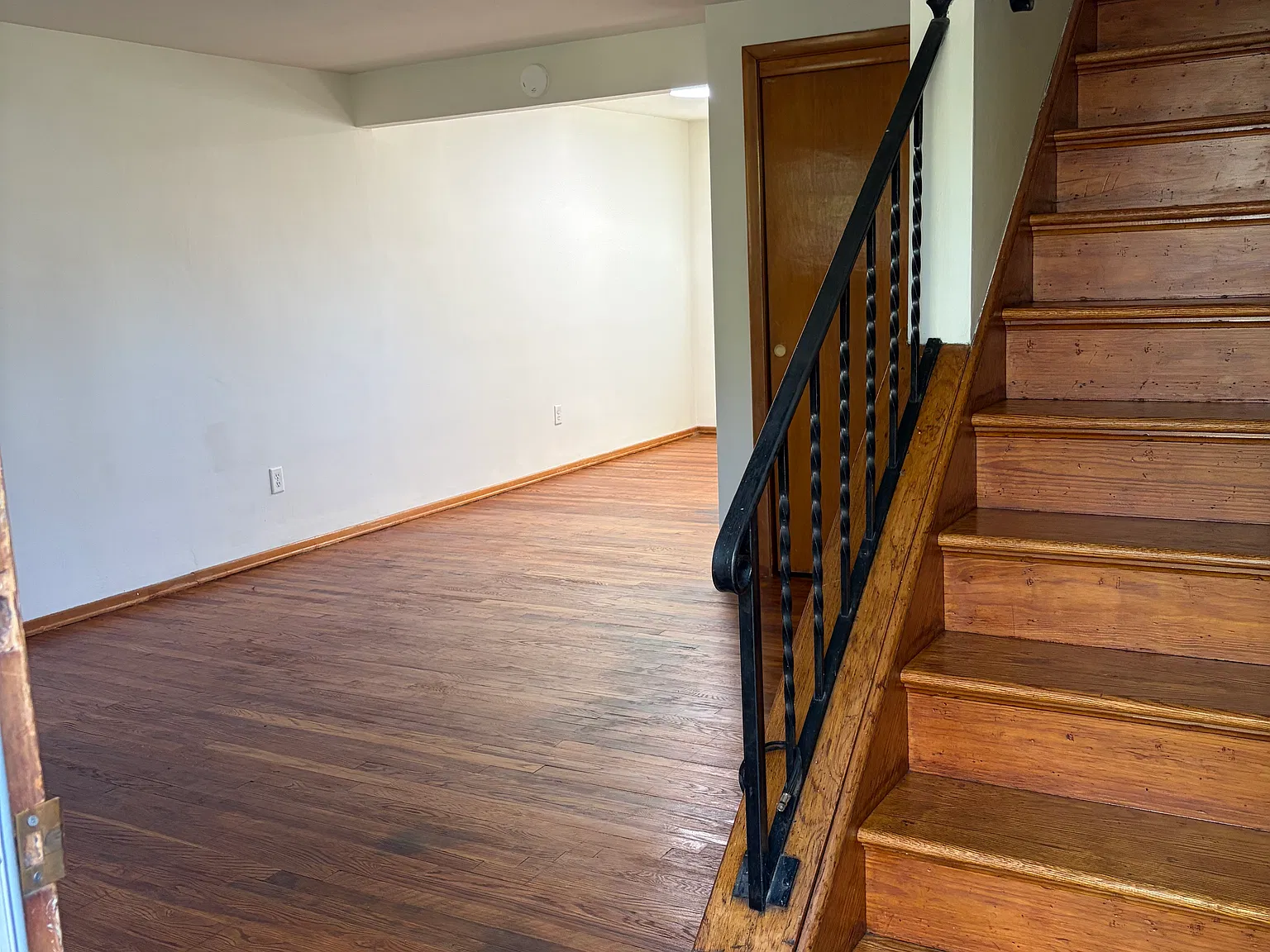 2 bed, $1,100 — Photo 2