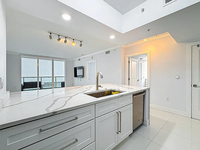 347 N New River Dr E #706 — Photo 10