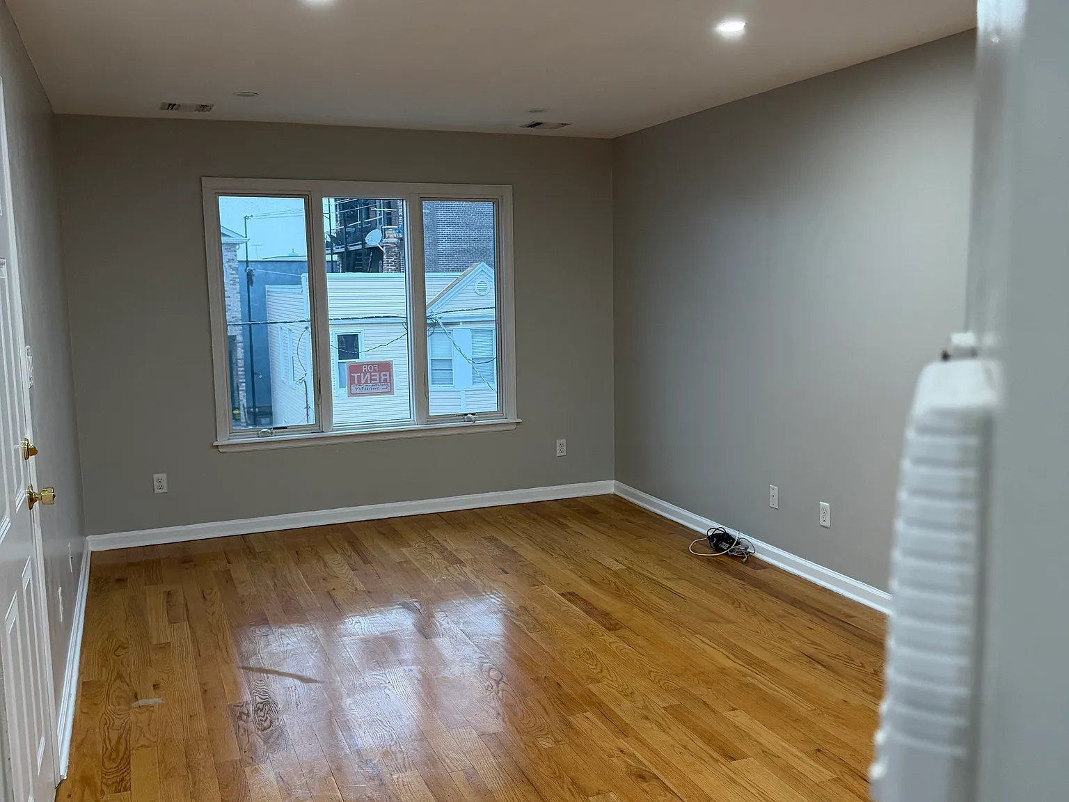 4 bed, 2.5 bath, 1600 sqft, $3,900 — Photo 3