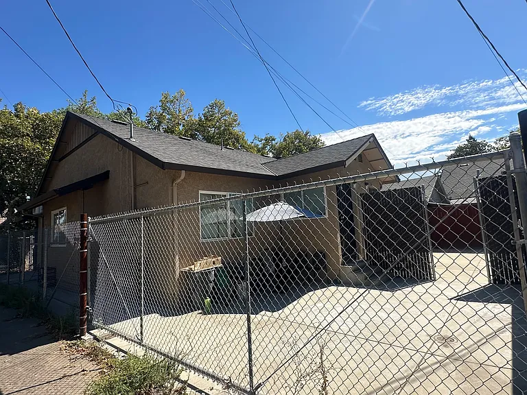 422 E Morris Ave #1 — Photo 17