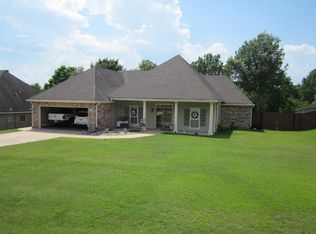 103 Olde Trace Dr, Vicksburg, MS 39180