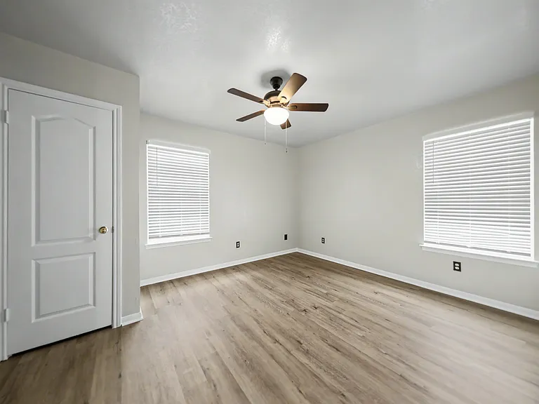 616 Man O War Dr — Photo 12
