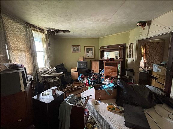 4th image of 545 Boquet St