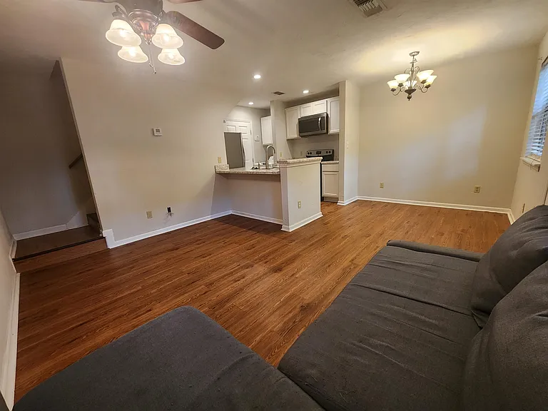 828-2 W Carolina St — Photo 3