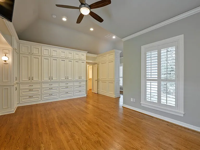 2390 W 8th St — Photo 19