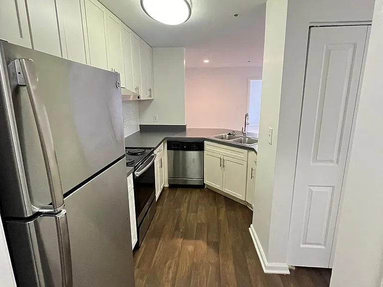 Wesley St. Claire Apartments at Lawrenceville — Photo 180