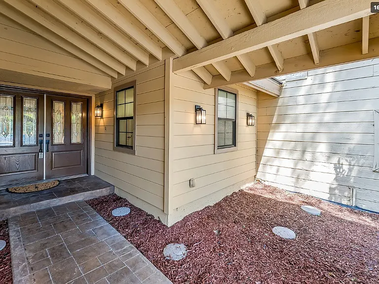 976 Pinehurst Dr — Photo 35