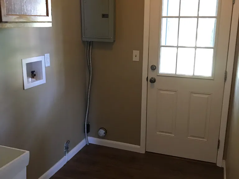 Robindale Dr — Photo 5