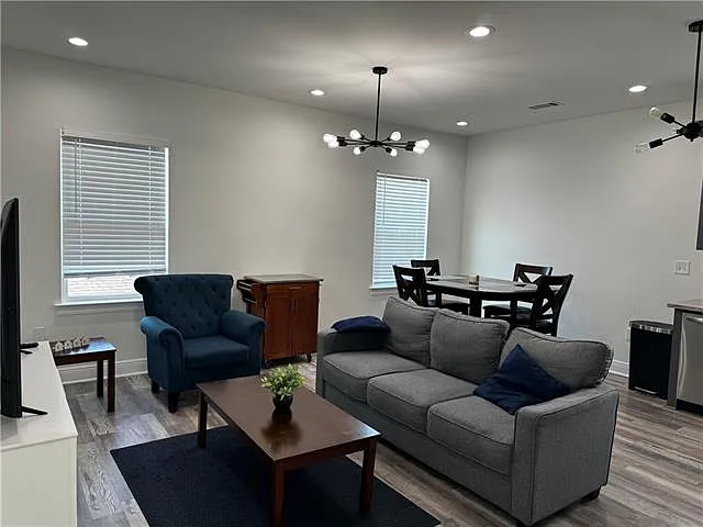 3 bed, 2.0 bath, 1195 sqft, $2,200 — Photo 4