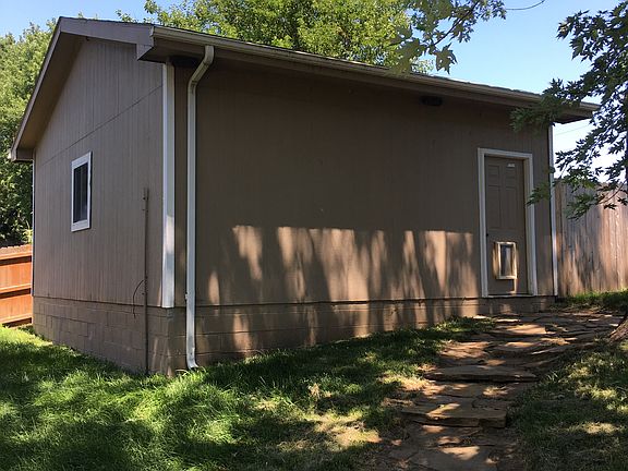 3rd image of 13301 Frederick Cir