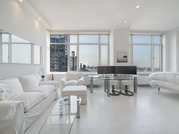 635 W 42nd St APT 45G, New York, NY 10036