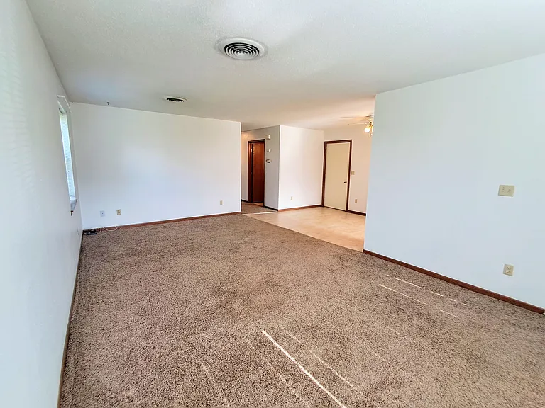 950 N Larson St — Photo 3