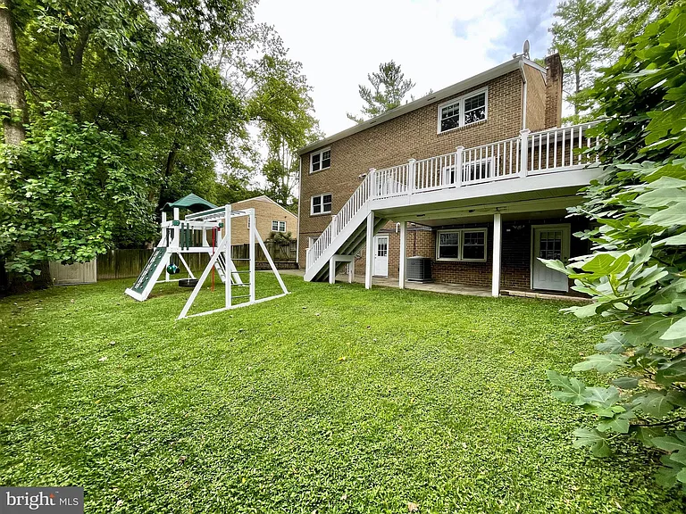2542 N Wakefield St — Photo 55