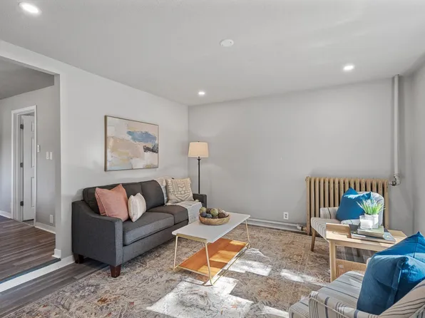 35 Stevens St E, Saint Paul, MN 55107