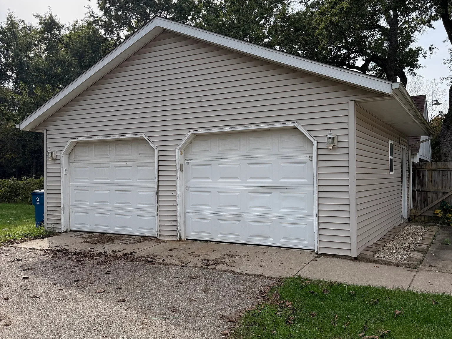 3 bed, 1.5 bath, 1800 sqft, $1,650 — Photo 3