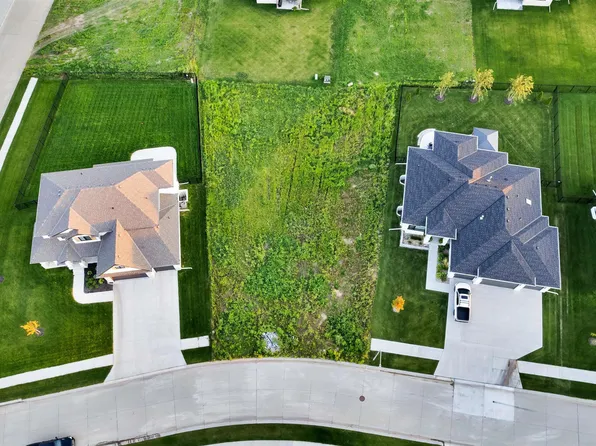 17007 Emma St, Bennington, NE 68007