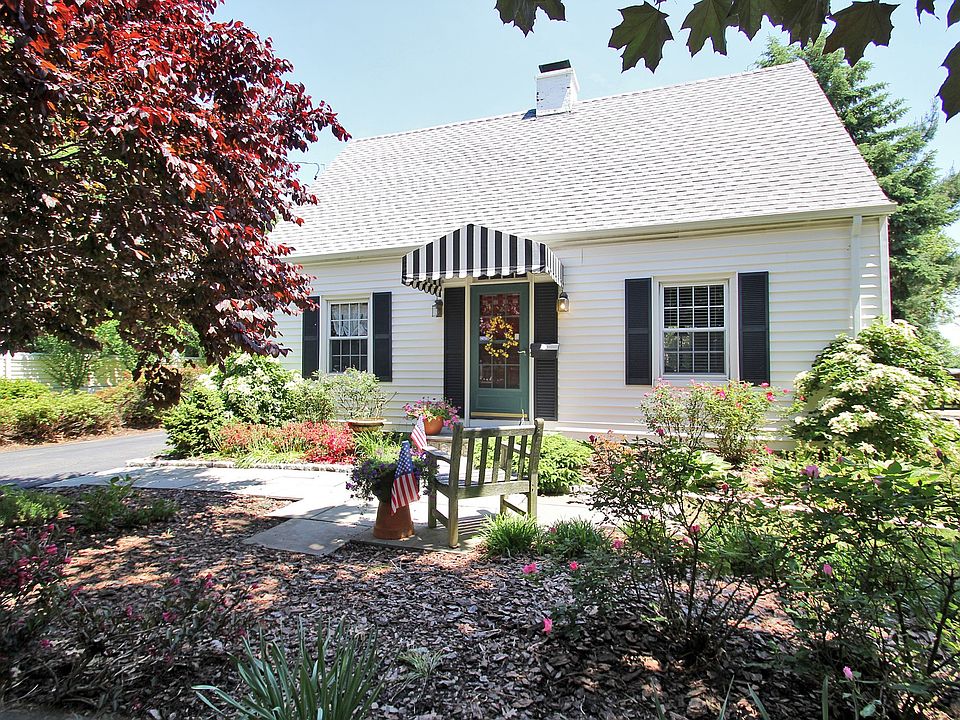 Charming, Beautifully Maintained Cape Cod Home
