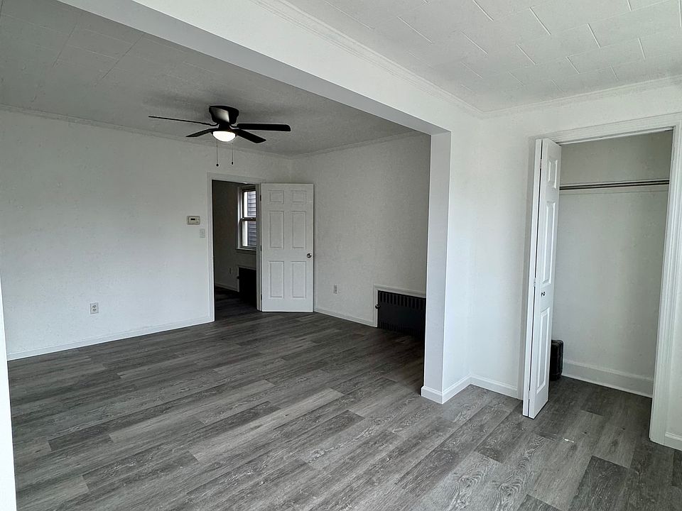 2 spacious closet spaces