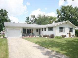 525 Cheyenne Trl, Carol Stream, IL 60188