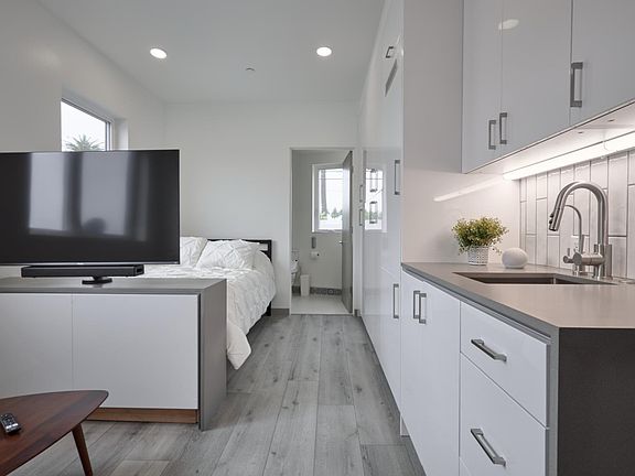 3rd image of 2929 S La Brea Ave #D