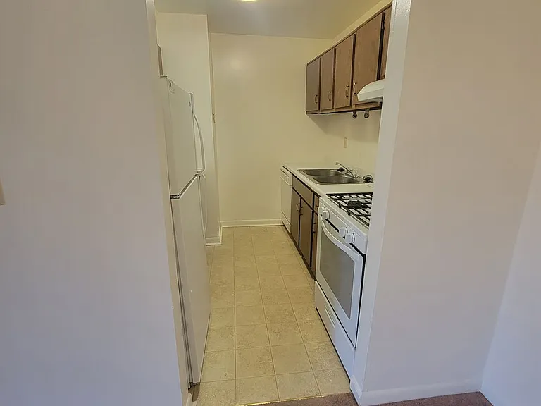 300 Jefferson St — Photo 30