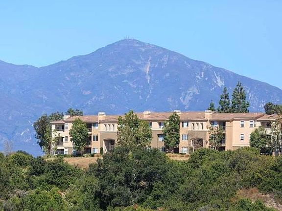 amazing location for complex! Nothing but view and trails!