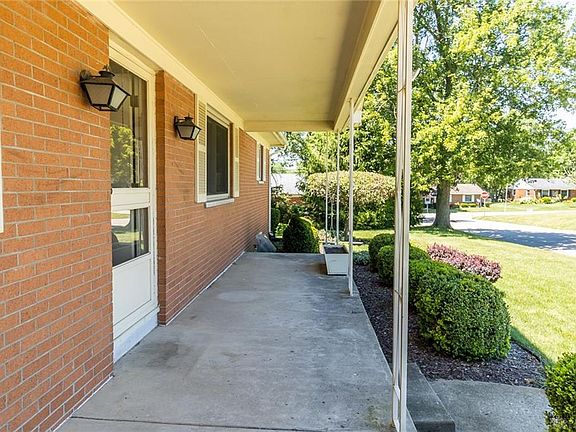 3rd image of 1225 Highland Dr