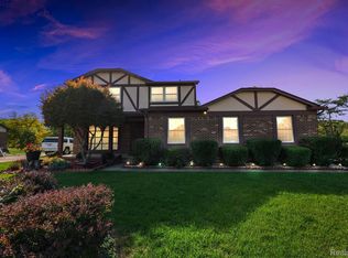 621 Lockmoore Ct, Rochester Hills, MI 48307