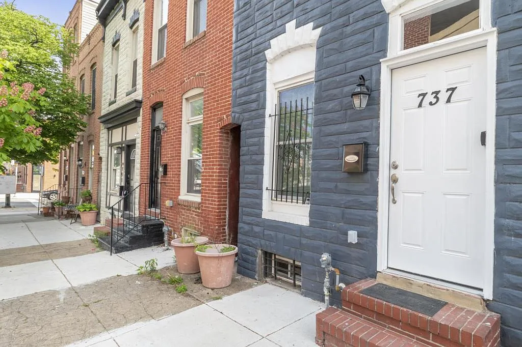 737 N Chester St — Photo 3