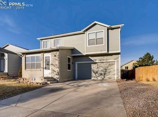 6680 Bear Tooth Dr, Colorado Springs, CO 80923