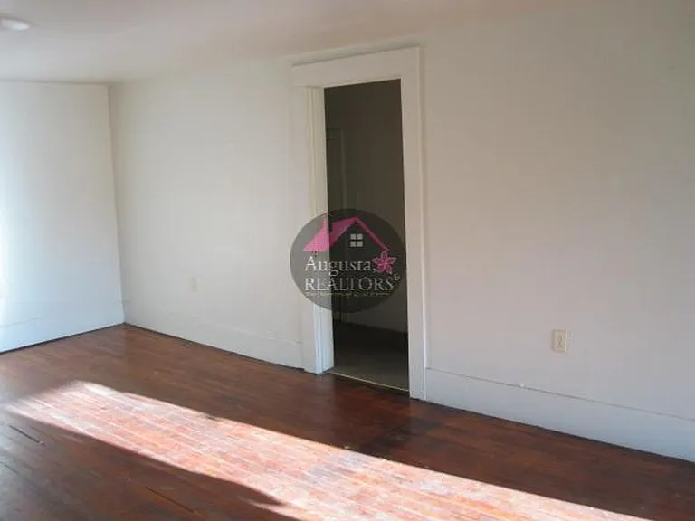 501 & 1/2 S Ash St — Photo 8