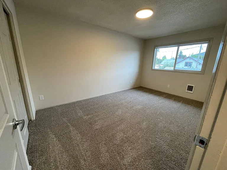 10812 SE Stark St #13 — Photo 7