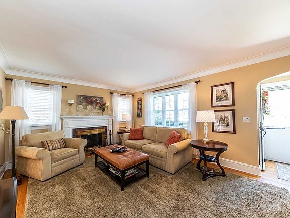 3rd image of 253 Hoke Ave