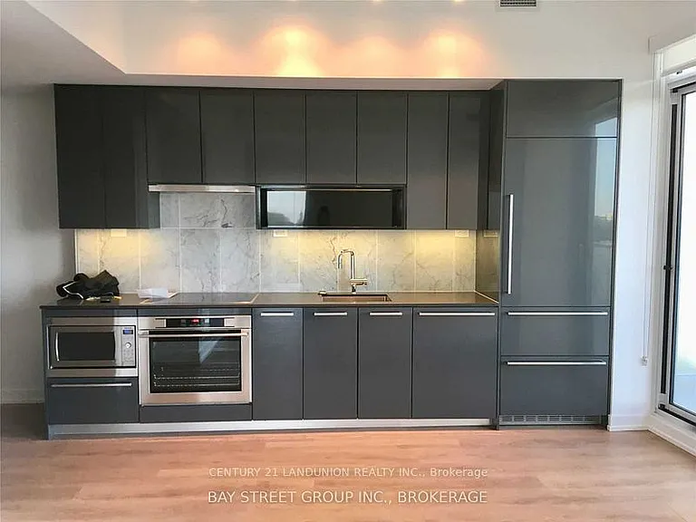 115 McMahon Dr #910 — Photo 3