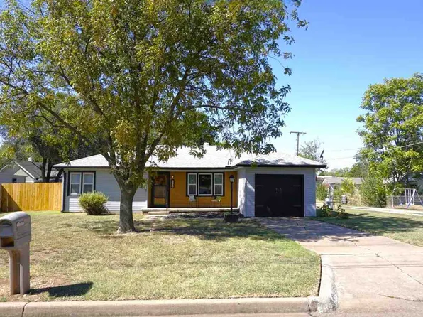 1204 N 3rd St, Ponca City, OK 74601