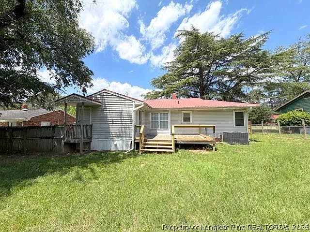 3 bed, 1.0 bath, 1346 sqft, $1,450 — Photo 2