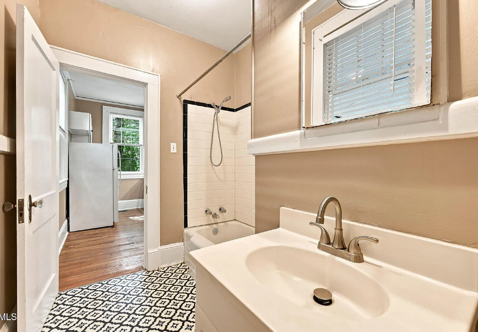 1 bed, 1.0 bath, $1,550 — Photo 3