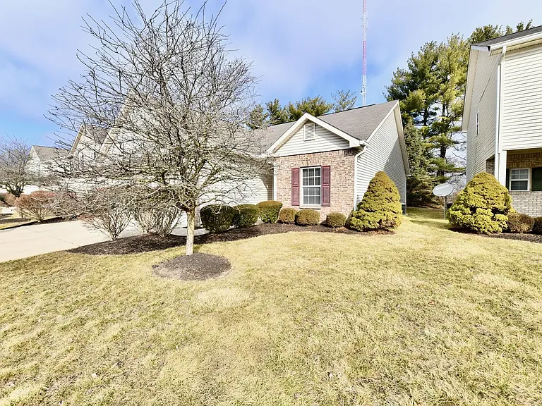10454 Platinum Dr — Photo 2