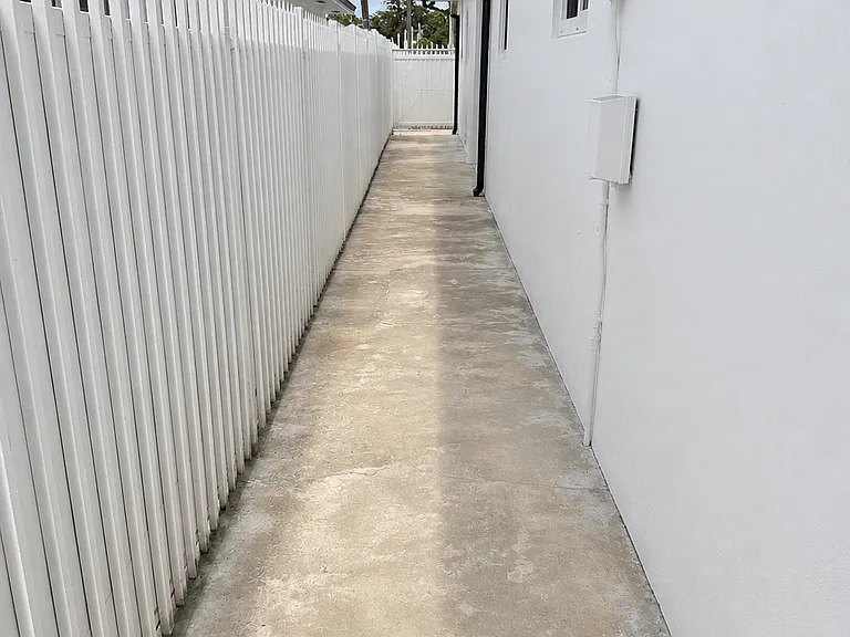 NW 60th Ave — Photo 3