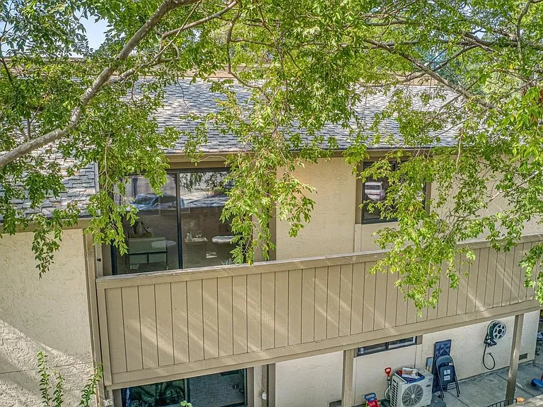 1178 N Abbott Ave — Photo 25