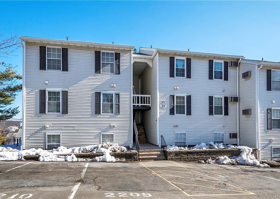 1st image of 22 Lexington Hl Unit 10