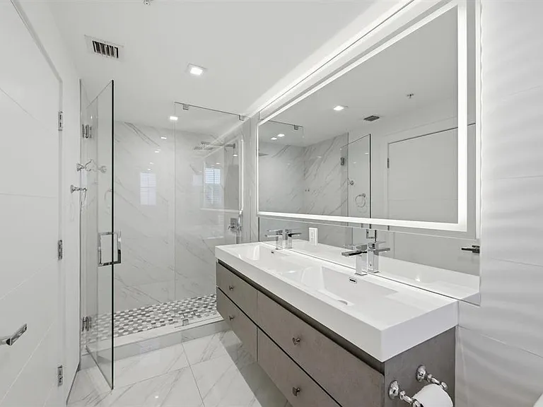 714 NE 16th Ave #102 — Photo 6