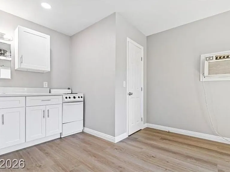 308 Eastminister Ct — Photo 2