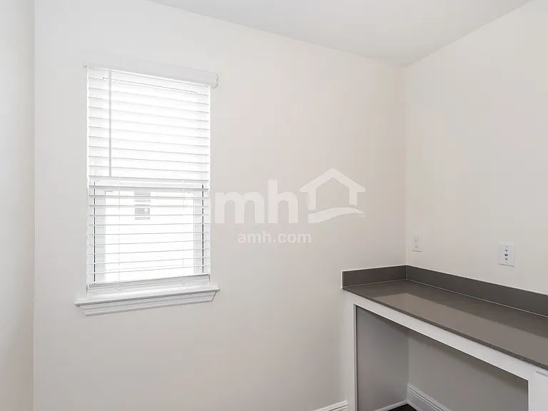 27297 Saint Andrews Ave — Photo 8